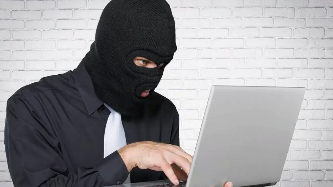 Как защитить дебетовую карту от мошенников