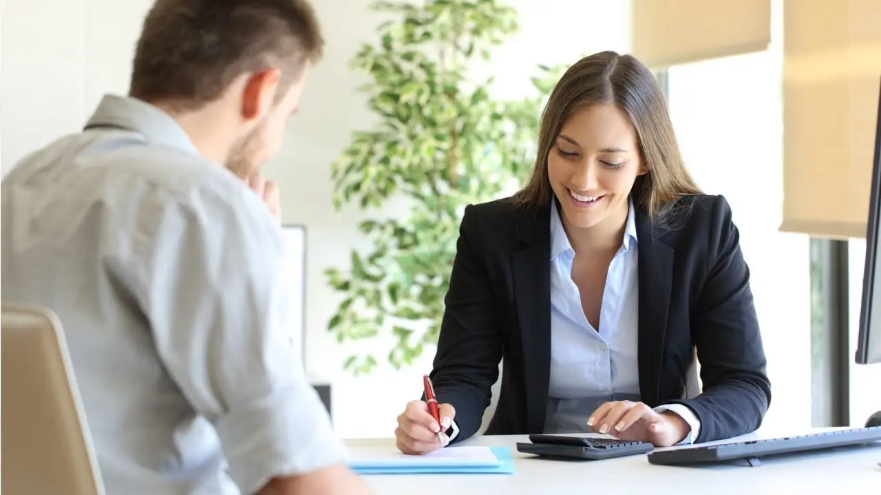 Как устроиться в страховую компанию без опыта